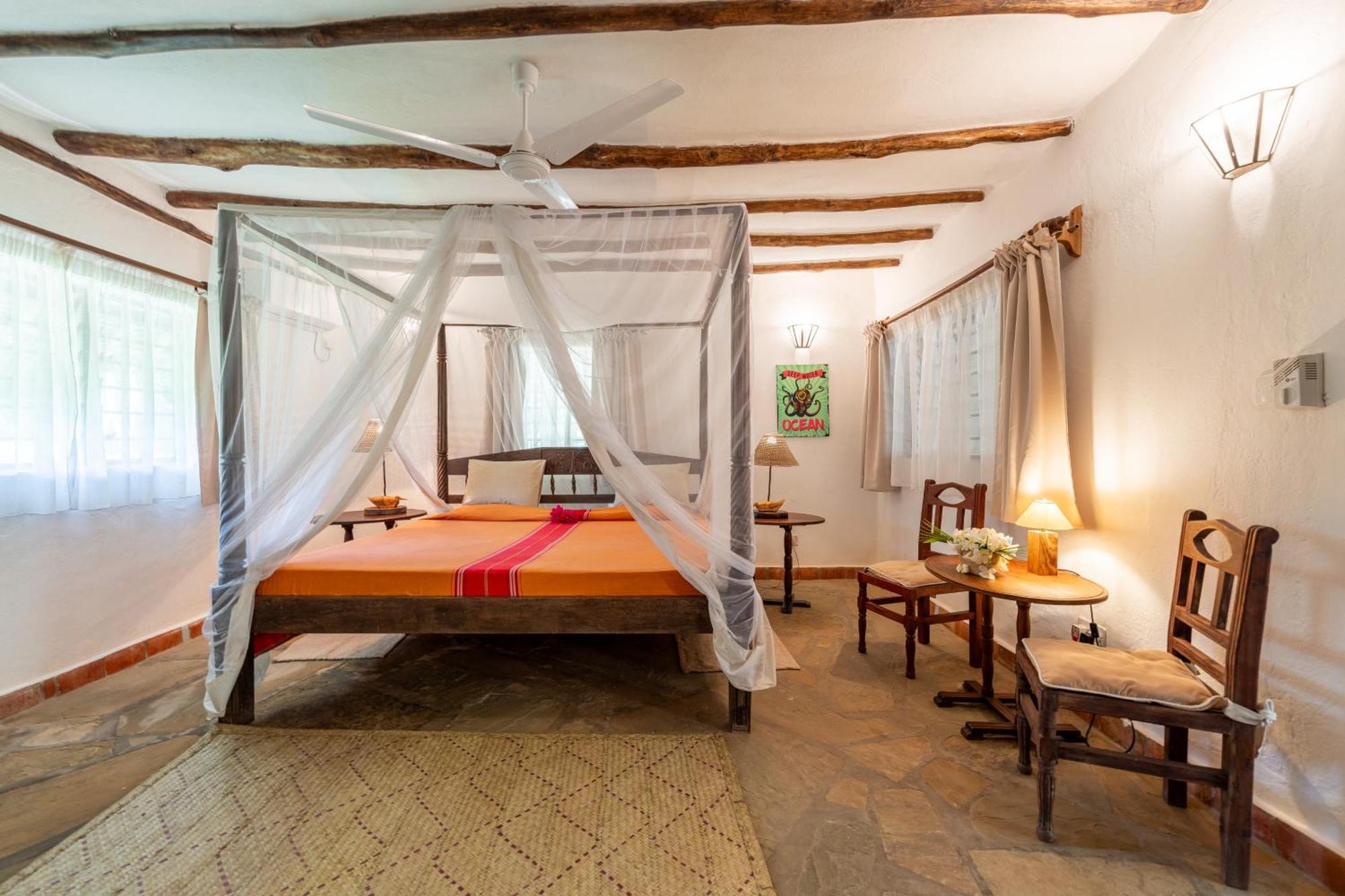 Diani Marine Divers Village Diani Beach Kültér fotó