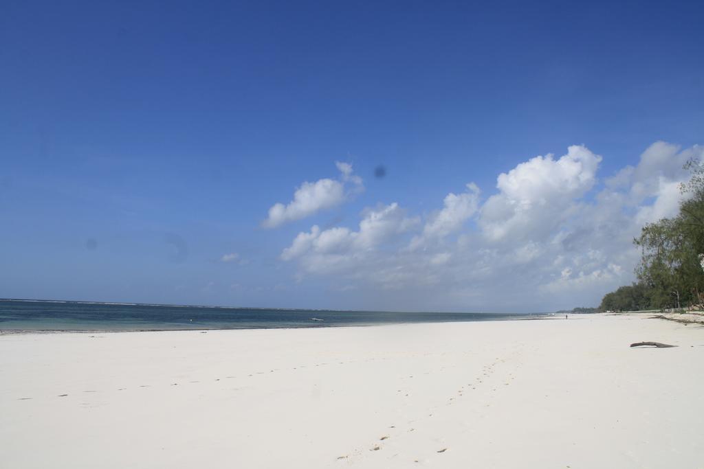 Diani Marine Divers Village Diani Beach Kültér fotó