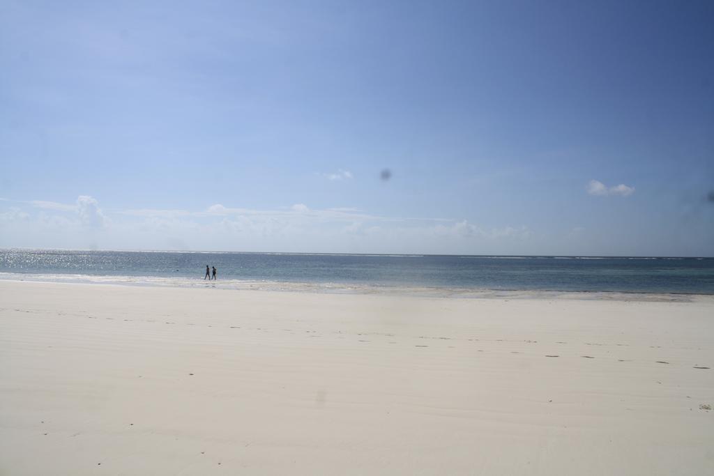Diani Marine Divers Village Diani Beach Kültér fotó