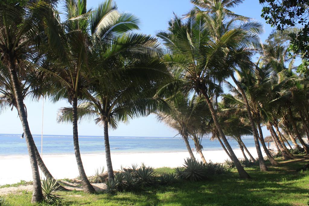 Diani Marine Divers Village Diani Beach Kültér fotó